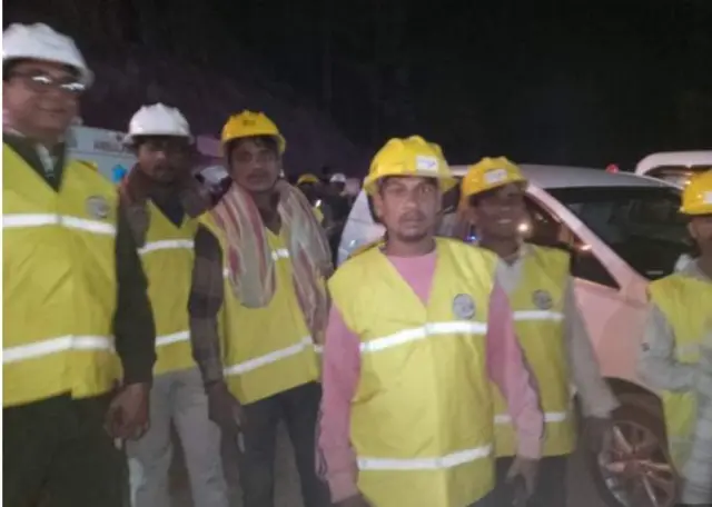 Ndị  ọrụ agbapụtara n'ọgba zere eze n'India