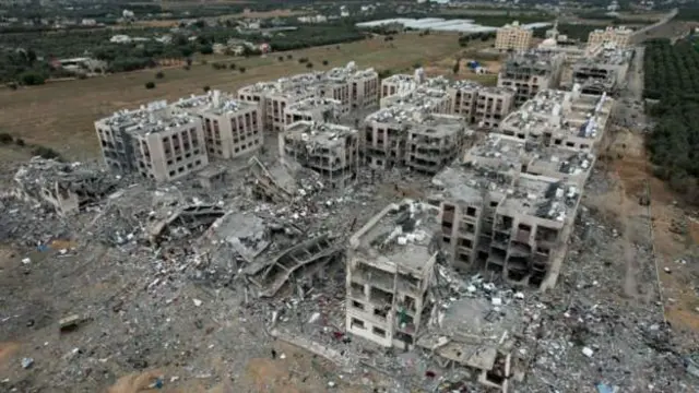 Hoton da aka ɗauka ta sama wanda ya nuna irin ɓarnar da hare-hare suka yi a yankin Wadi Gaza, a yankin tsakiyar Zirin Gaza