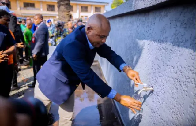 Govanọ Peter Mba nke Enugwu Steeti