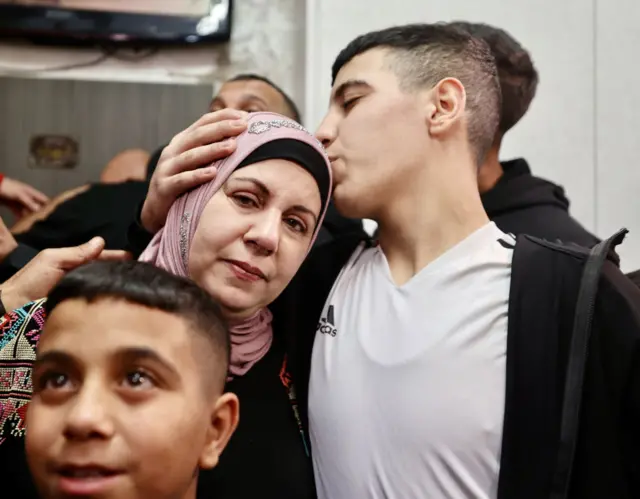 14 yaşındaki Ahmed Salayma, "taş atma" suçlamasıyla tutuklanmıştı