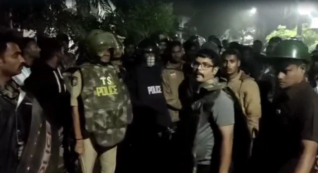 భైంసాలో పోలీసులు
