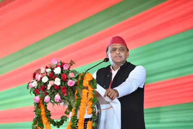 अखिलेश यादव