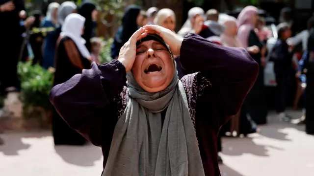 أم أحد القتيلين