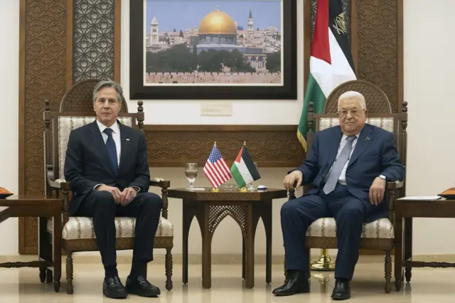 الرئيس الفلسطيني محمود عباس ووزير الخارجية الأميركي أنتوني بلينكن في رام الله