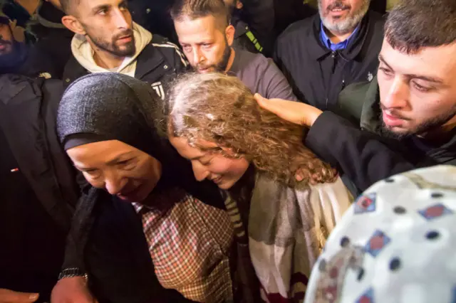 Son serbest bırakılan Filistinli tutuklulardan Ahed Tamimi