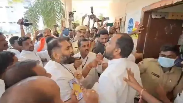 జనగామలో ఘర్షణ