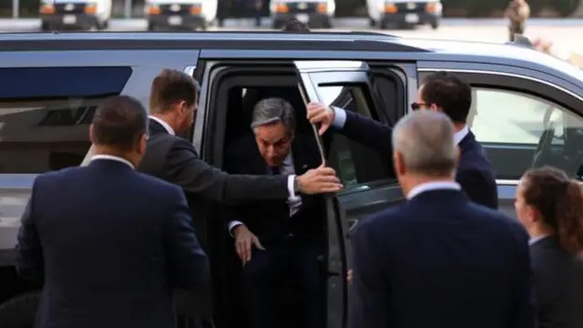 Blinken oo ka dagaya gaariga magaalada Ramallah