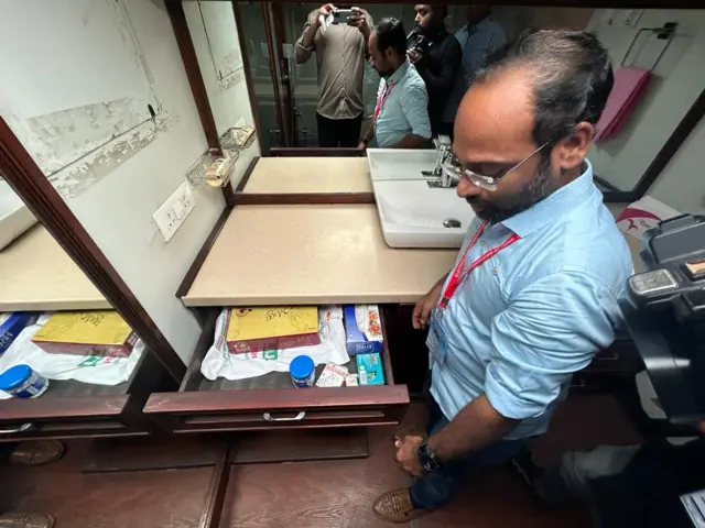 తెలంగాణ రాష్ట్ర ఎన్నికల కమిషన్ అధికారులు