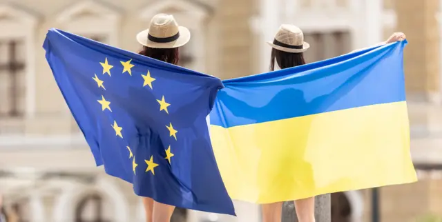 Флаги ЕС и Украины