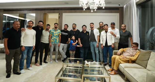 जब पठान के घर आई अफगान टीम- तस्वीरों में देखिए