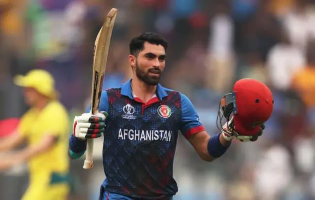 ज़ादरान ने शतकीय पारी खेली है