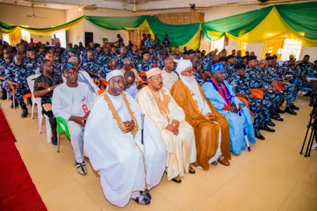 Aworan ọga agba fun ileeṣẹ ọlọpaa ati awọn lọbalọba