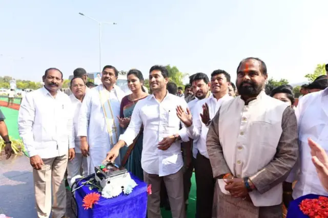 సీఎం జగన్, ఇతరులు