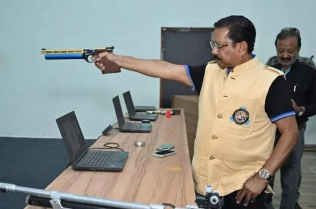 ధీరజ్ సాహూ ఎఫ్‌బీ