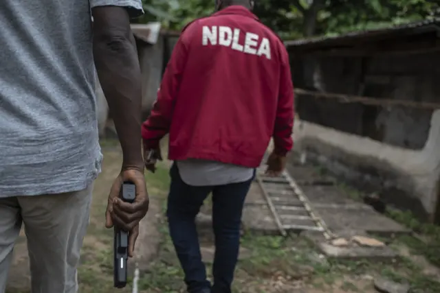 Gọomentị etiti mara ya ikpe ma napu ya ụlo ya dara oke ọnụahịa