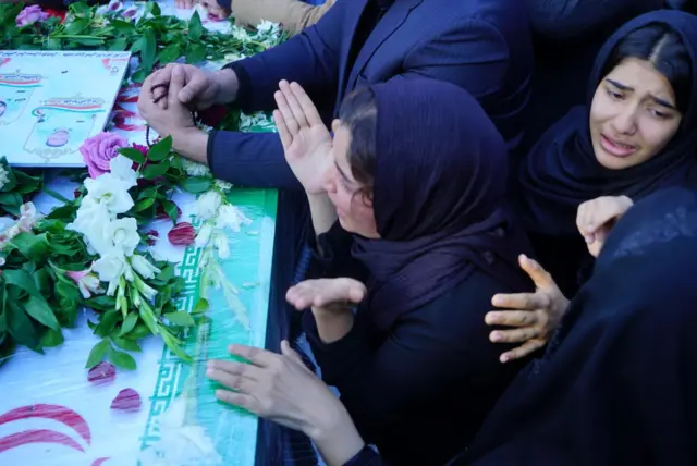مراسم تشییع تعدادی از کشته شدگان دیروز در شهر زاهدان برگزار شد