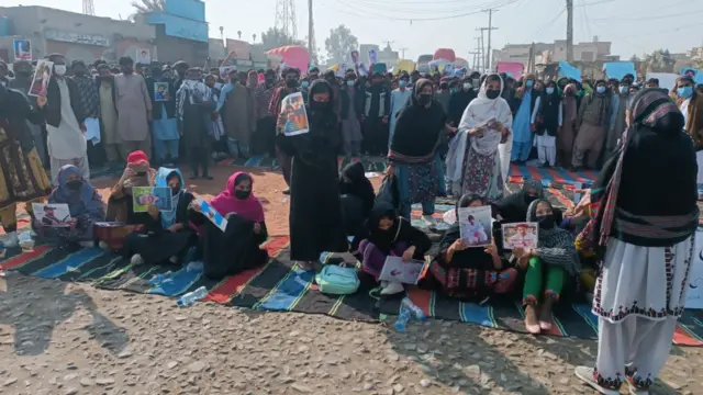 لانگ مارچ کے شرکا کا ڈیرہ غازی خان میں دھرنا