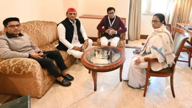 अखिलेश यादव