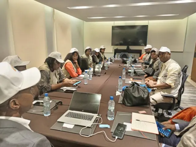 L'équipe cadre de la Symocel, les analystes et superviseurs de pools en séance de travail le 18 décembre 2023 Kinshasa