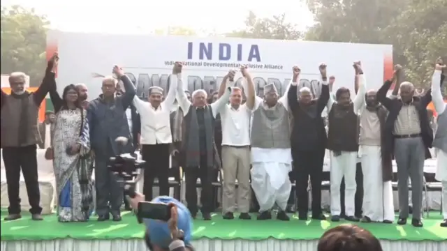 विपक्ष के नेताओं का प्रदर्शन
