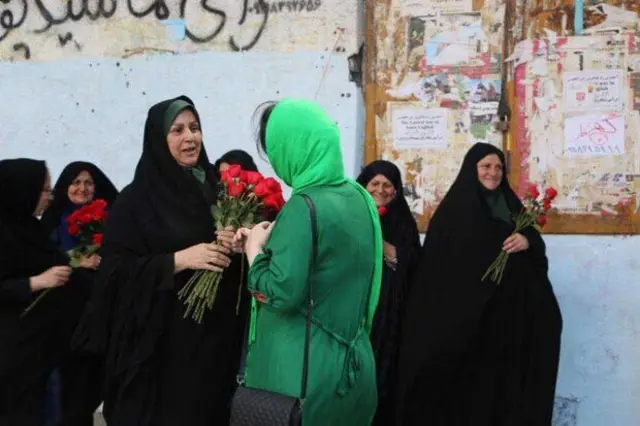 یکی از مانورهای «ستاد امر به معروف و نهی از منکر در ایران» برای تذکر لسانی حجاب