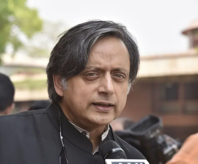 शशि थरूर