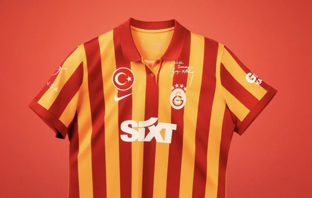 Galatasaray Atartürk imzalı bu forma ile maça çıkacağını duyurmuştu