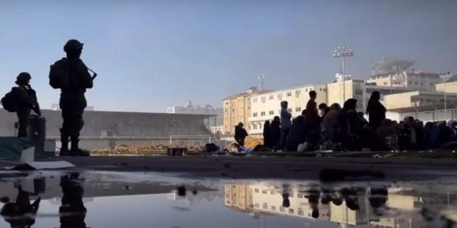 أظهرت المشاهد وجود أطفال صغار ونساء، ورجل على كرسي متحرك بين المحتجزين، بالإضافة إلى رصد وجود قاصرين، بناءً على أطوالهم وبنيتهم الجسدية.