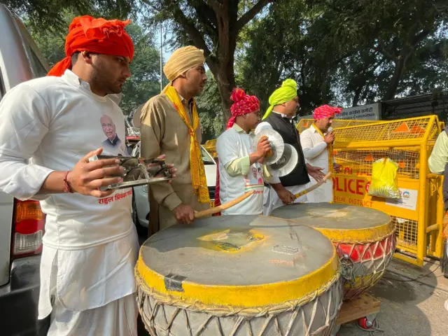 दिल्ली में कांग्रेस दफ्तर के बाहर का माहौल