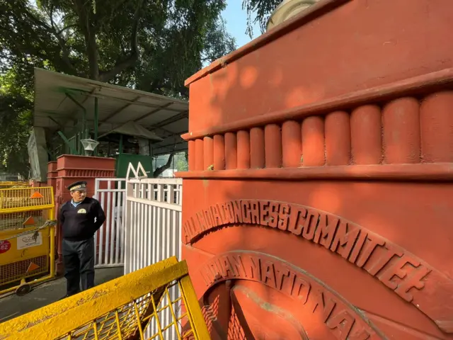 दिल्ली में कांग्रेस दफ्तर के बाहर का माहौल