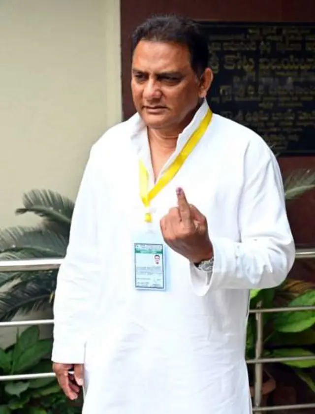 मोहम्मद अझरुद्दिन पिछाडीवर