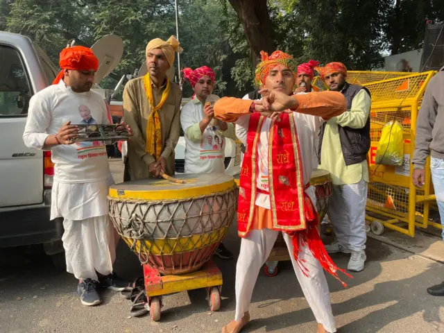 दिल्ली में कांग्रेस दफ्तर के बाहर का माहौल