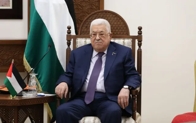 بمناسبة 59 عاما على الثورة الفلسطينية وانطلاق حركة فتح، الرئيس محمود عباس يؤكد مواصلة مشوار الكفاح وعدم التخلي عن "شبر واحد" من غزة