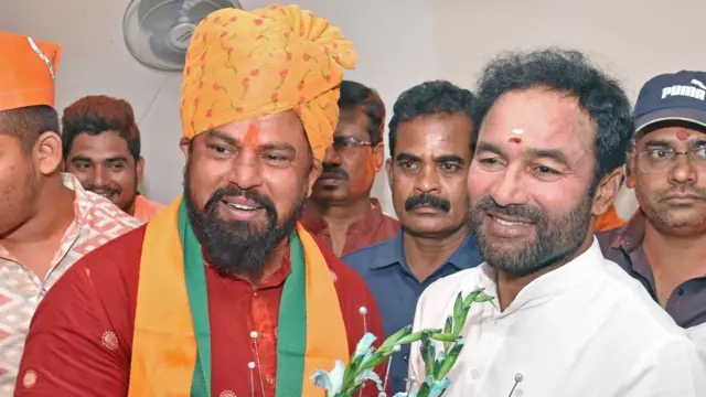टी राजा सिंह (बाएं) और तेलंगाना बीजेपी अध्यक्ष जी किशन रेड्डी