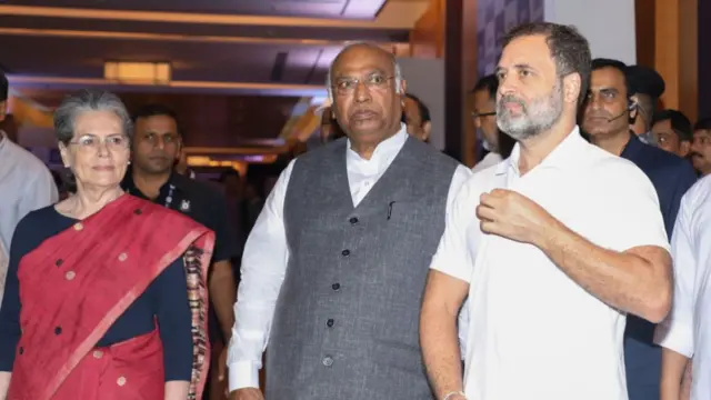 సోనియా గాంధీ, మల్లిఖార్జున్ ఖర్గే, రాహుల్ గాంధీ (ఫైల్)