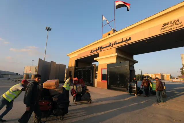 معبر رفح الحدودي بين مصر وقطاع غزة
