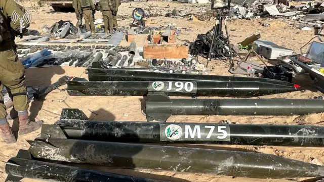 ракеты и другие виды вооружений, обнаруженные в тайнике на севере Газы