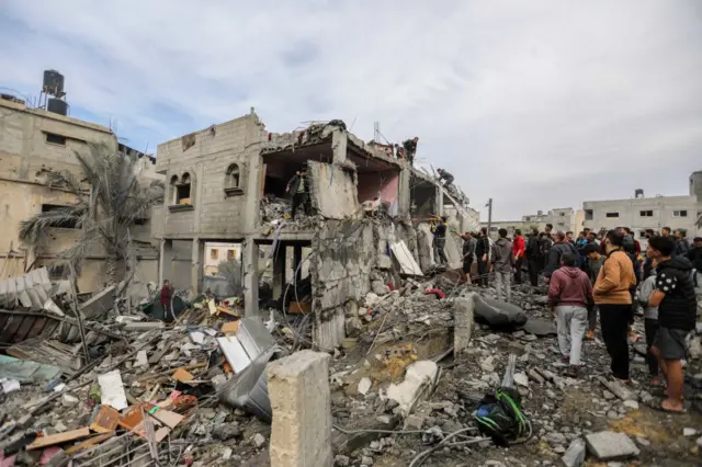 ग़ज़ा में इसराइली हमले में अल जज़ीरा के एक पत्रकार के परिवार के 22 सदस्यों की मौत