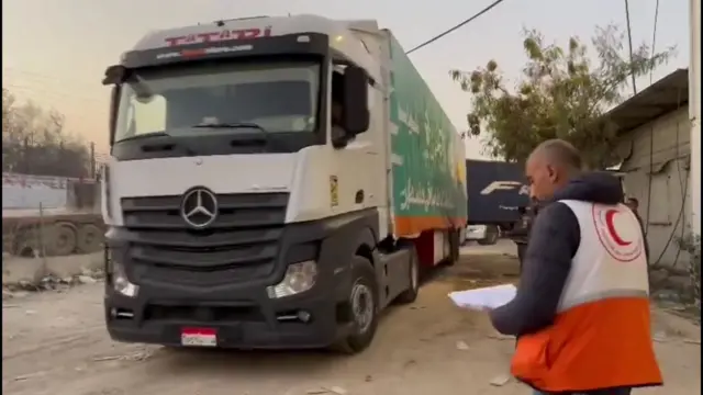 شاحنة مساعدات