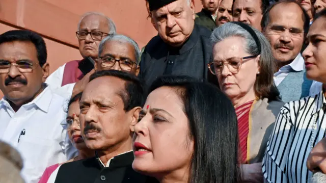 महुआ मोइत्रा