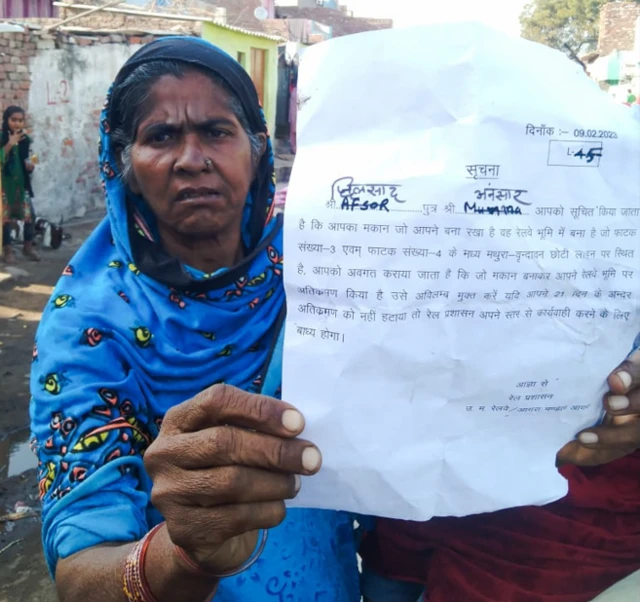 रेलवे ने दिया घर तोड़ने का नोटिस