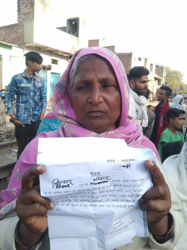 रेलवे ने दिया घर तोड़ने का नोटिस