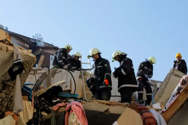Hatay'da kurtarma çalışmalarına katılan Avusturyalı ekipler