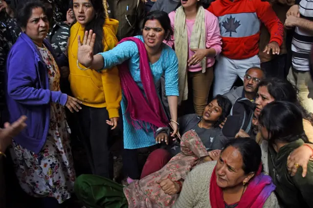महरौली के इलाके में अतिक्रमण हटाओ अभियान