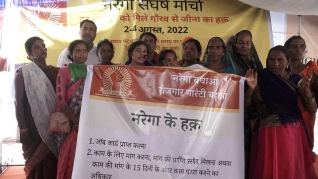 अगस्त में भी नरेगा मज़दूर दिल्ली में धरने पर बैठे थे