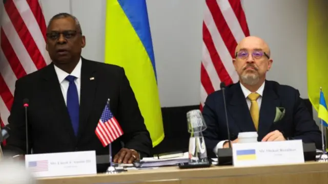 Ллойд Остин и министр обороны Украины Резников на заседании Контактной группы в Брюсселе