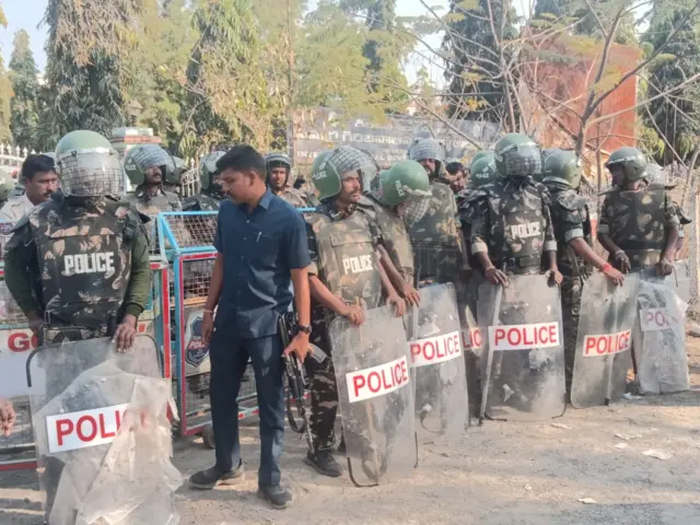 ఆదివాసీల ఆందోళన