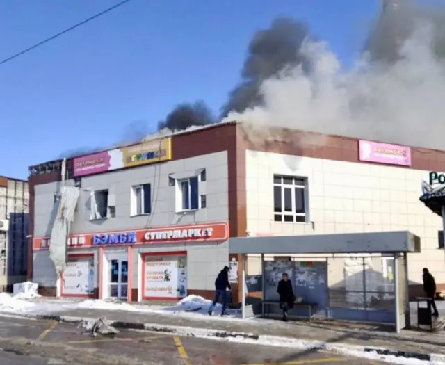 Белгородский губернатор сообщил, что снаряды попали в местный торговый центр