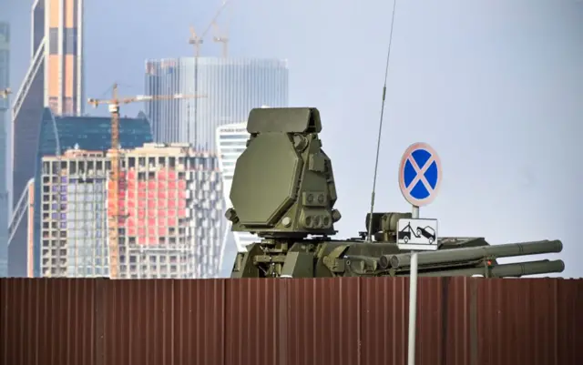 На Воробьевых горах перед приездом Путина разместили установку ПВО "Панцирь-С"