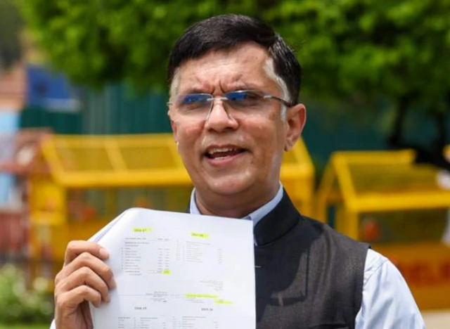 పవన్ ఖేరా